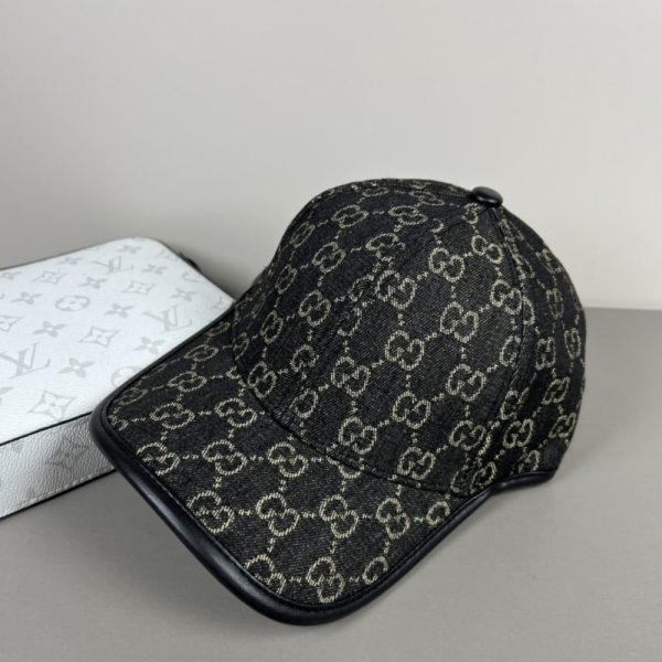 SUMMER SET: GUCCI HORSEBIT 1955 ORIGINAL GG SHOULDER BAG BLACK IVORY & GG DENIM BASEBALL HAT BLACK