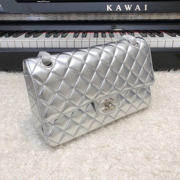 CHANEL Classic Flap Medium