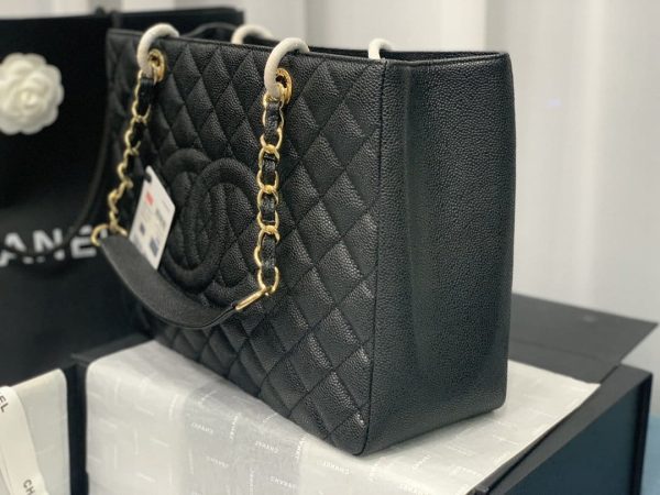 SUMMER SET: CHANEL BOLSA GRAND TOTE BLACK 33CM & SLIDE CC LOGO BLACK