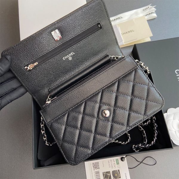 CHANEL Classic Wallet On Chain