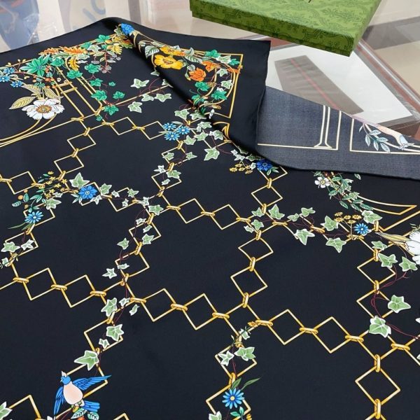 GUCCI PRINT SILK TWILL CARRÉ ANIMAL AND FLORAL BLACK 90CM 777353 3G001 1000