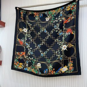 GUCCI PRINT SILK TWILL CARRÉ ANIMAL AND FLORAL BLACK 90CM 777353 3G001 1000