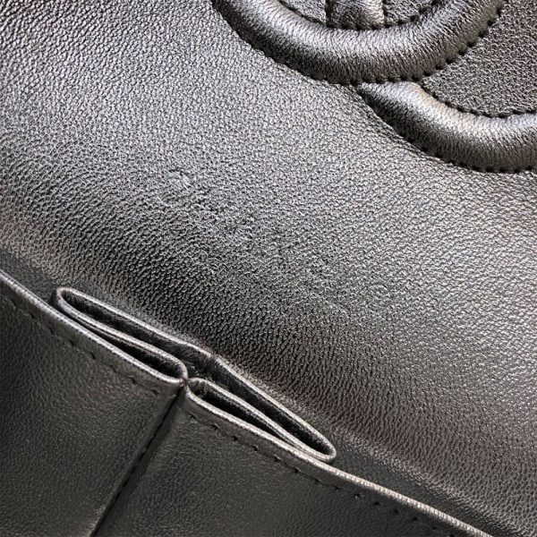 CHANEL Classic Flap Medium
