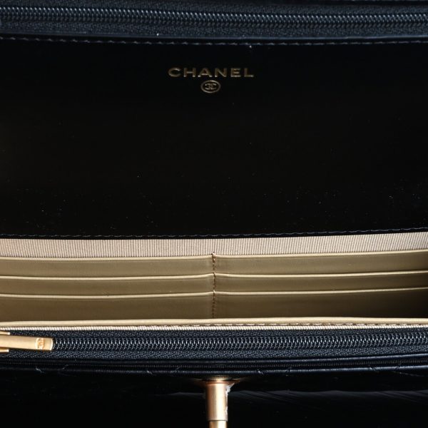 CHANEL Classic Wallet On Chain