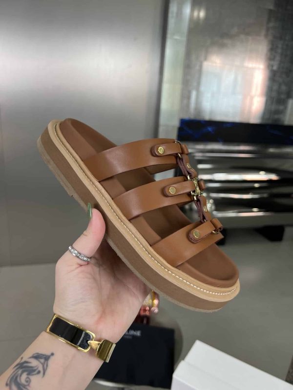 SUMMER SET: CELINE TEEN COUFFIN IN WICKER AND LEATHER TAN 15CM & CELINE SLIDES TIPPI IN VEGETAL BROWN 352343766C 04LU