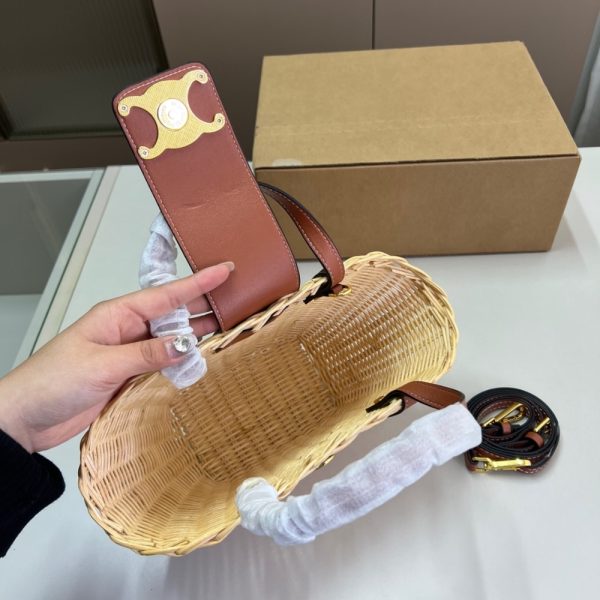 SUMMER SET: CELINE TEEN COUFFIN IN WICKER AND LEATHER TAN 15CM & CELINE SLIDES TIPPI IN VEGETAL BROWN 352343766C 04LU