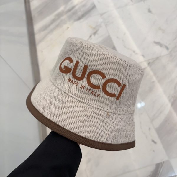 SUMMER SET: GUCCI MEDIUM TOTE BAG WITH GUCCI PRINT BEIGE 28CM & ARNAUD BOB REVERSIBLE BUCKET HAT BEIGE