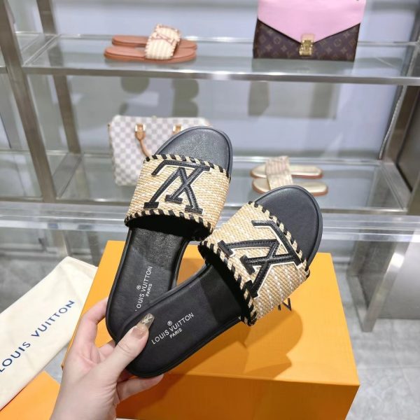 SUMMER SET: LOUIS VUITTON SAINT JACQUES BLACK 45CM & LOCK IT FLAT RAFFIA MULES BLACK