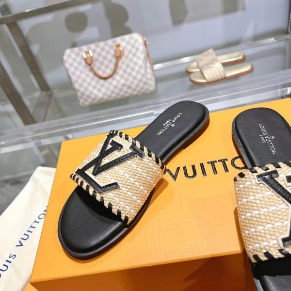 SUMMER SET: LOUIS VUITTON SAINT JACQUES BLACK 45CM & LOCK IT FLAT RAFFIA MULES BLACK