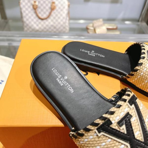 SUMMER SET: LOUIS VUITTON SAINT JACQUES BLACK 45CM & LOCK IT FLAT RAFFIA MULES BLACK