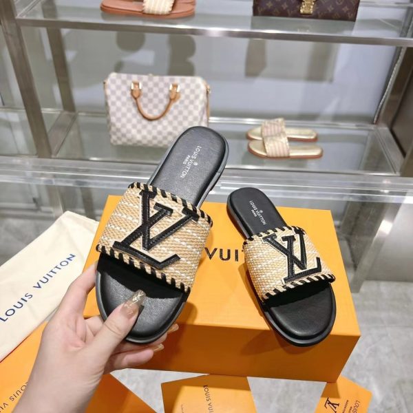 SUMMER SET: LOUIS VUITTON SAINT JACQUES BLACK 45CM & LOCK IT FLAT RAFFIA MULES BLACK