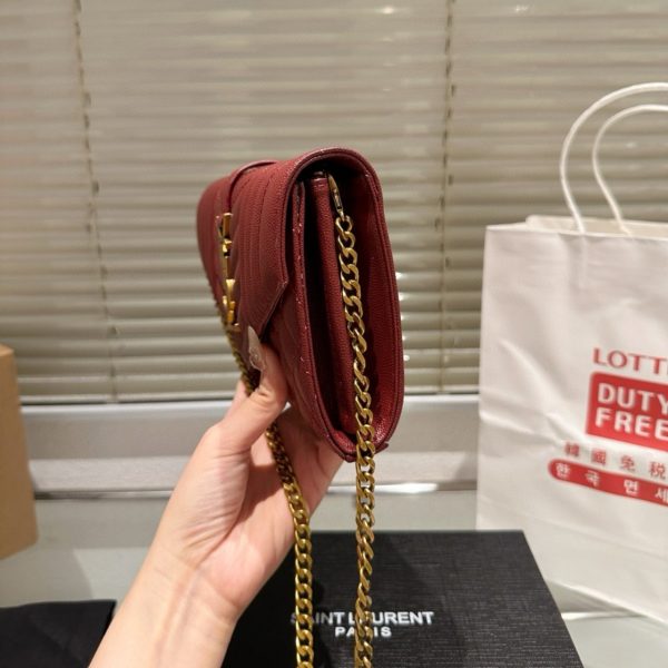 SAINT LAURENT SMALL GRAIN DE POUDRE TRIQUILT MONOGRAM COLLEGE BAG RED 20CM