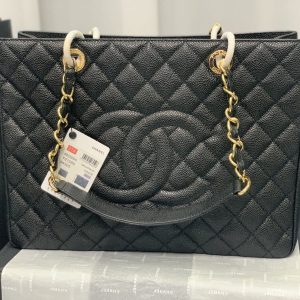 SUMMER SET: CHANEL BOLSA GRAND TOTE BLACK 33CM & SLIDE CC LOGO BLACK