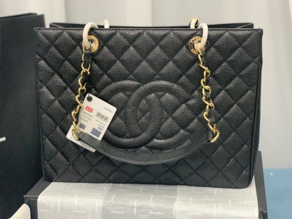 SUMMER SET: CHANEL BOLSA GRAND TOTE BLACK 33CM & SLIDE CC LOGO BLACK