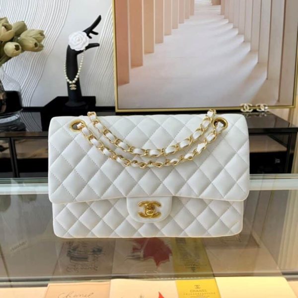 SUMMER SET: CHANEL CLASSIC MEDIUM HANDBAG WHITE 25CM A01112 & 23P QUILTED CC CHAIN MULE SANDAL WHITE