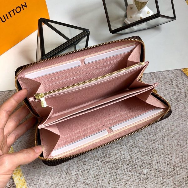 SUMMER SET: LOUIS VUITTON KEEPALL BANDOULIÈRE 55 DAMIER EBENE & ZIPPY WALLET DAMIER EBENE