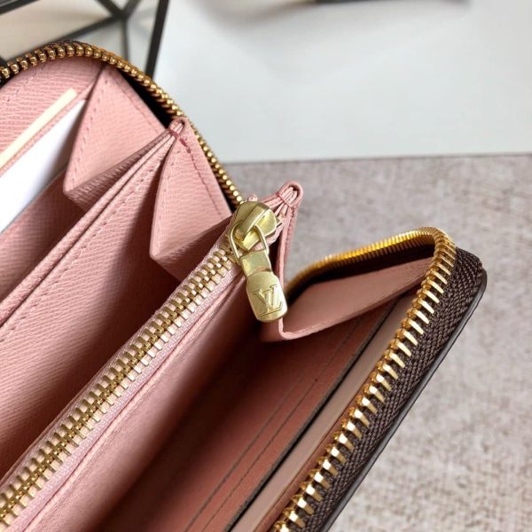 SUMMER SET: LOUIS VUITTON KEEPALL BANDOULIÈRE 55 DAMIER EBENE & ZIPPY WALLET DAMIER EBENE