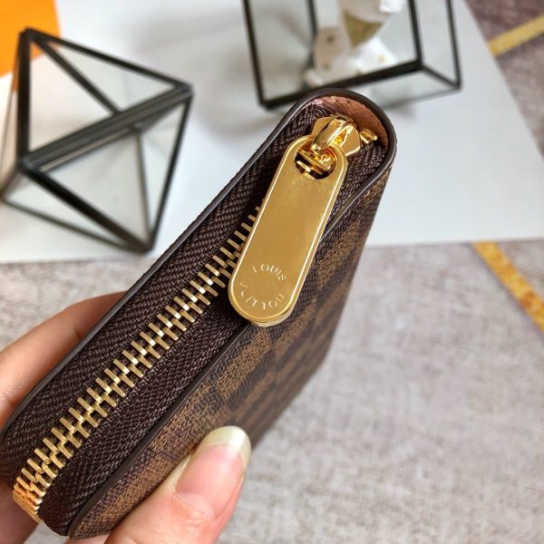 SUMMER SET: LOUIS VUITTON KEEPALL BANDOULIÈRE 55 DAMIER EBENE & ZIPPY WALLET DAMIER EBENE