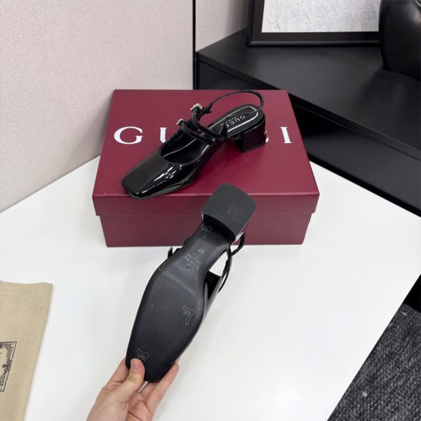 Gucci Women’s pump with Double G