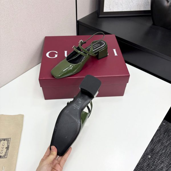 Gucci Women’s pump with Double G