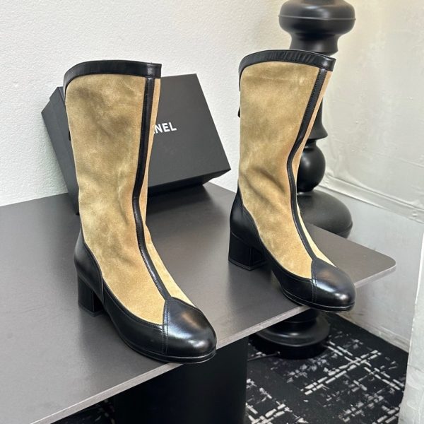 CHANEL MÉTIERS DART HIGH BOOTS BEIGE AND BLACK G46591 B21103 U2030