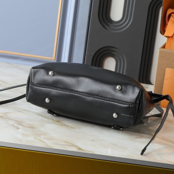 LOUIS VUITTON OFF DUTY BACKPACK VIBE BLACK 25CM M25522