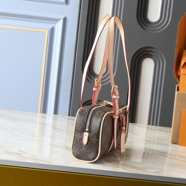LOUIS VUITTON HANG ON BROWN 26CM M47031