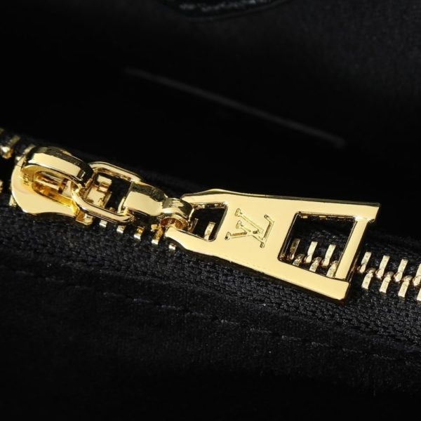 LOUIS VUITTON AVENUE MM BLACK 30CM M25575