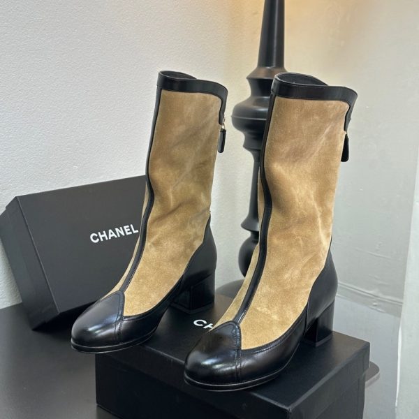 CHANEL MÉTIERS DART HIGH BOOTS BEIGE AND BLACK G46591 B21103 U2030