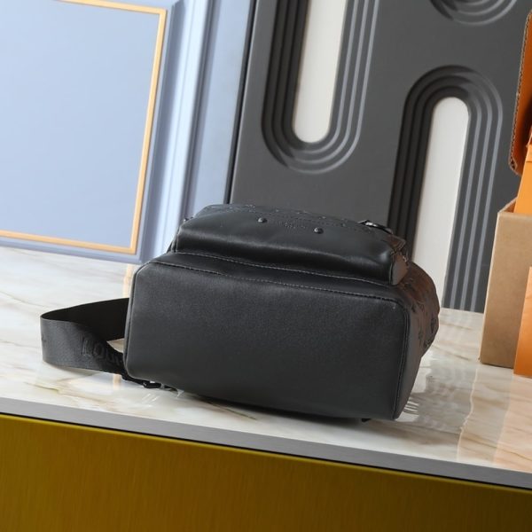 LOUIS VUITTON RACER SLINGBAG BLACK 42CM M46107