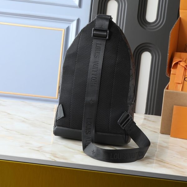 LOUIS VUITTON RACER SLINGBAG BLACK 42CM M46107