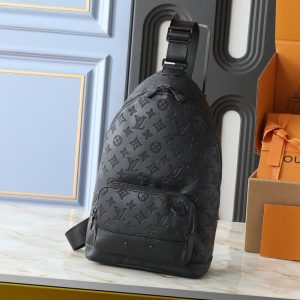 LOUIS VUITTON RACER SLINGBAG BLACK 42CM M46107