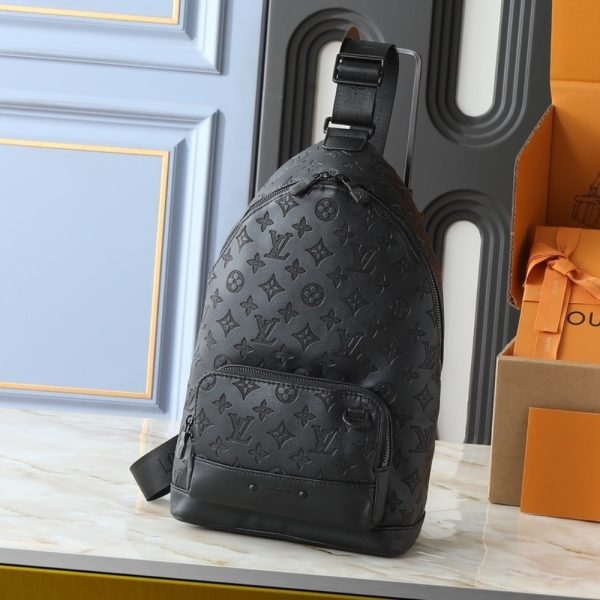 LOUIS VUITTON RACER SLINGBAG BLACK 42CM M46107
