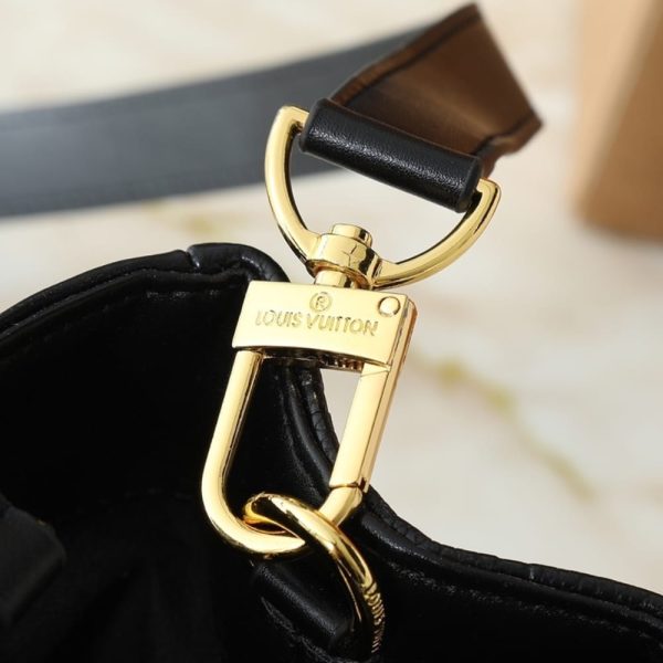 LOUIS VUITTON AVENUE MM BLACK 30CM M25575