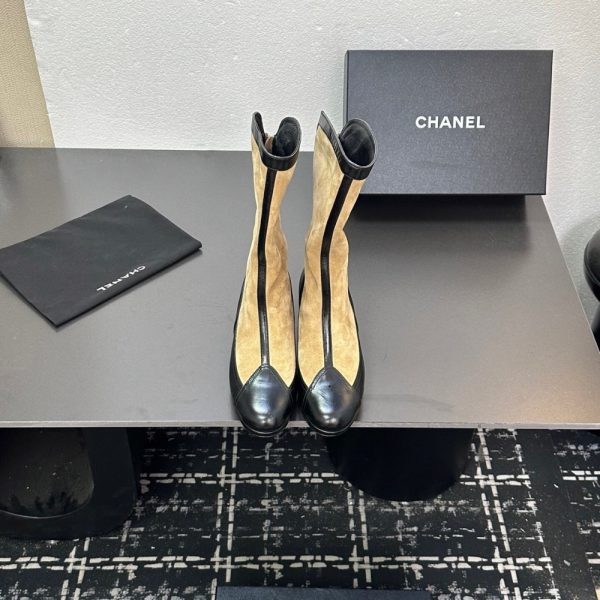 CHANEL MÉTIERS DART HIGH BOOTS BEIGE AND BLACK G46591 B21103 U2030