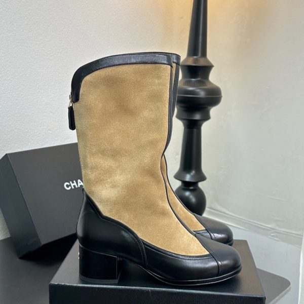 CHANEL MÉTIERS DART HIGH BOOTS BEIGE AND BLACK G46591 B21103 U2030