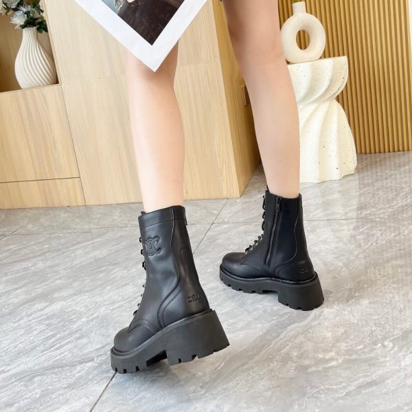 CELINE TRIOMPHE RANGERS MID LACE UP BOOT IN SHINY BULL BLACK 357583579C38NO