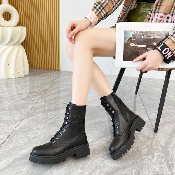CELINE TRIOMPHE RANGERS MID LACE UP BOOT IN SHINY BULL BLACK 357583579C38NO