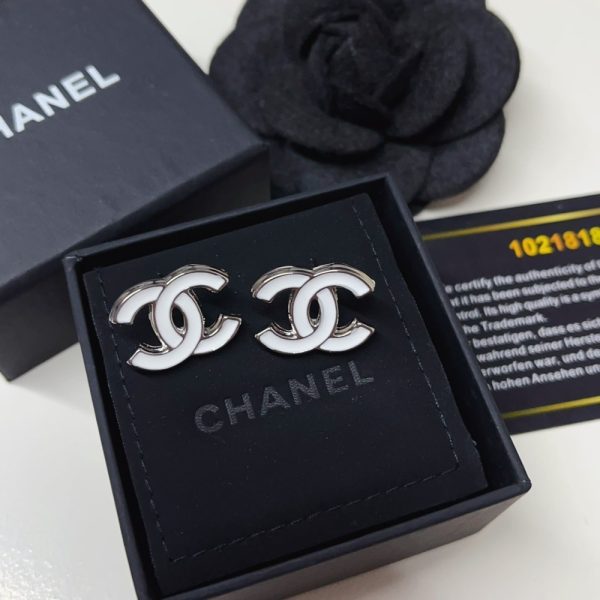 CHANEL 25S EARRINGS WHITE SILVER METAL ABF565 B20465 U0776