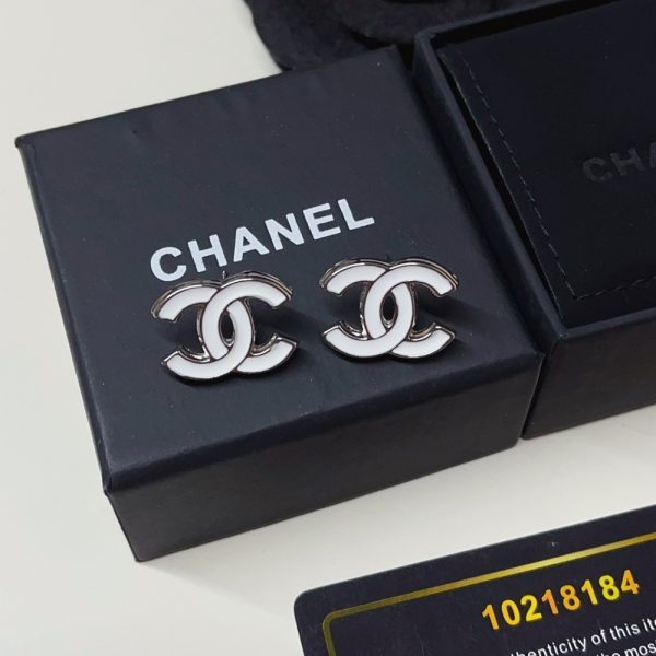 CHANEL 25S EARRINGS WHITE SILVER METAL ABF565 B20465 U0776