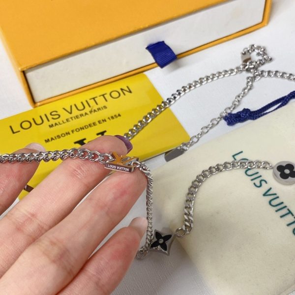 LOUIS VUITTON LV SPIKE CHARMS NECKLACE SILVER M01717
