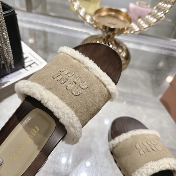 MIUMIU SUEDE CLOGS DESERT BEIGE 5Z505E Z0G F0F24 F ZF30