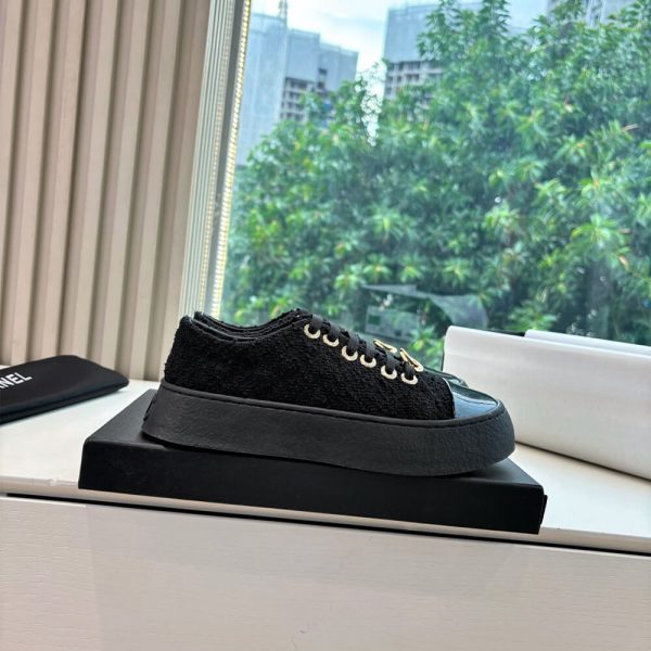 CHANEL Sneakers
