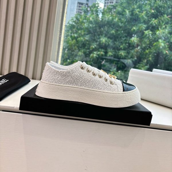 CHANEL Sneakers