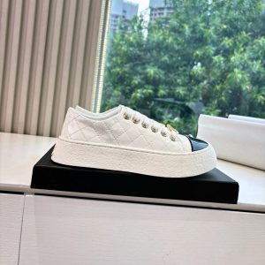 CHANEL Sneakers
