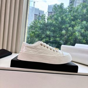 CHANEL Sneakers