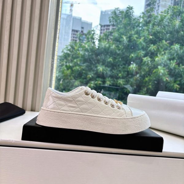 CHANEL Sneakers