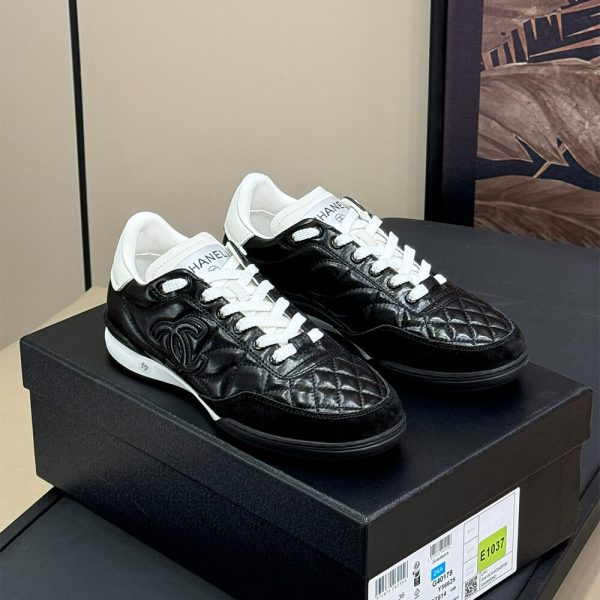 CHANEL Sneakers