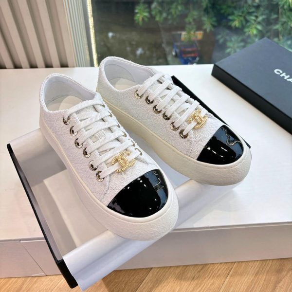 CHANEL Sneakers
