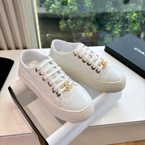 CHANEL Sneakers